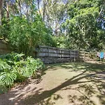 Unit With Balcony Backyard And Parking Near Shops