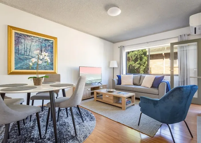 Unit With Balcony Backyard And Parking Near Shops