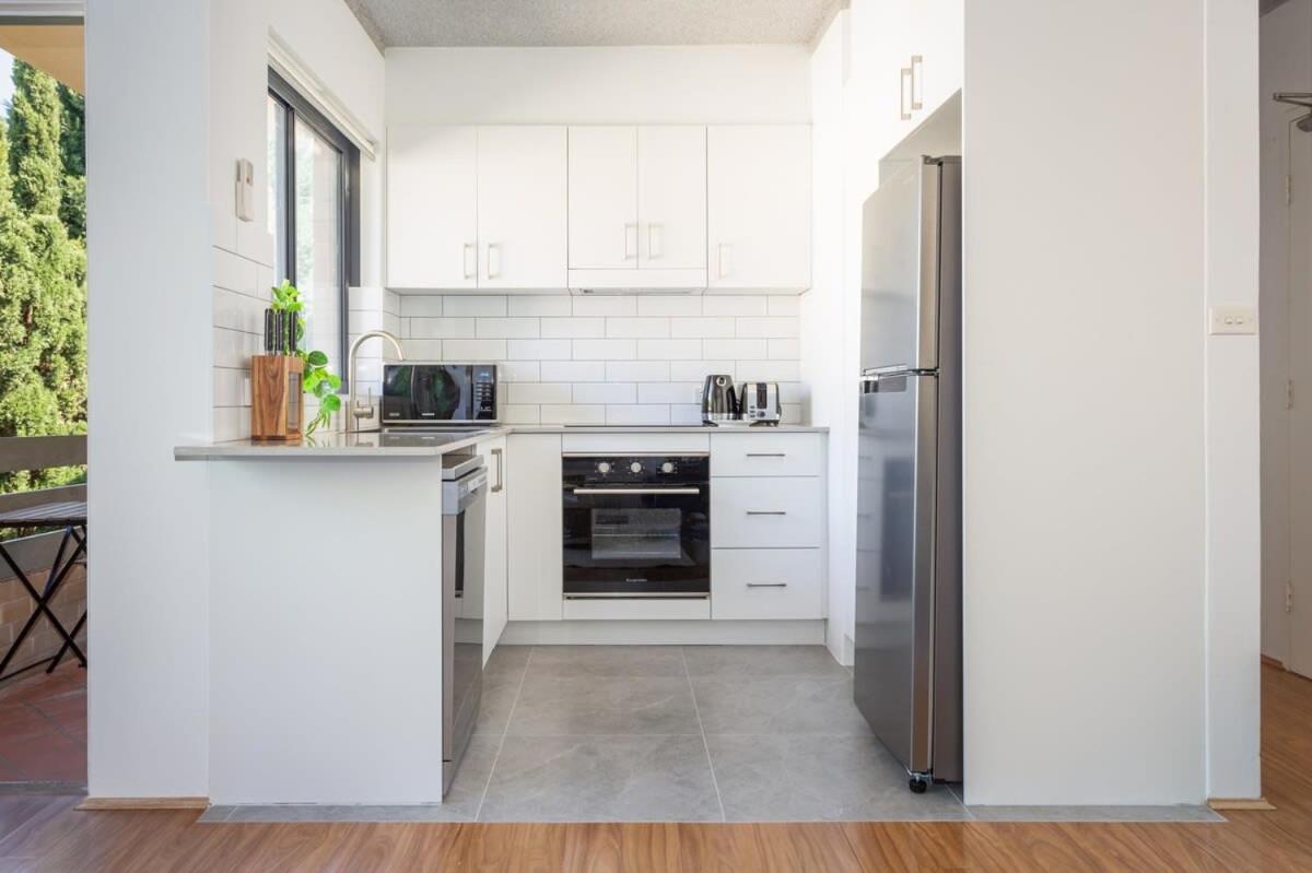 Unit With Balcony Backyard And Parking Near Shops Apartment *