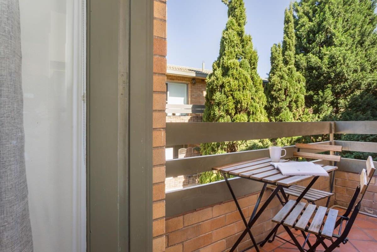 Unit With Balcony Backyard And Parking Near Shops *
