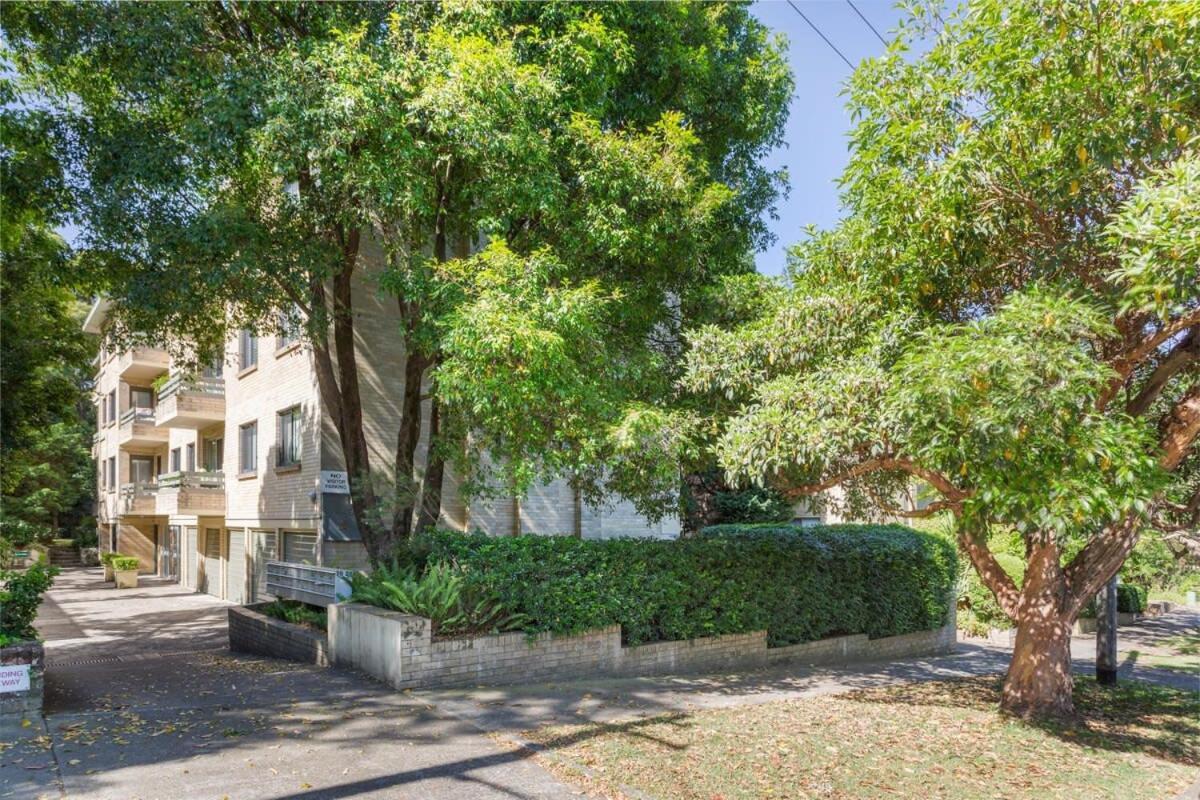 Unit With Balcony Backyard And Parking Near Shops * Sydney