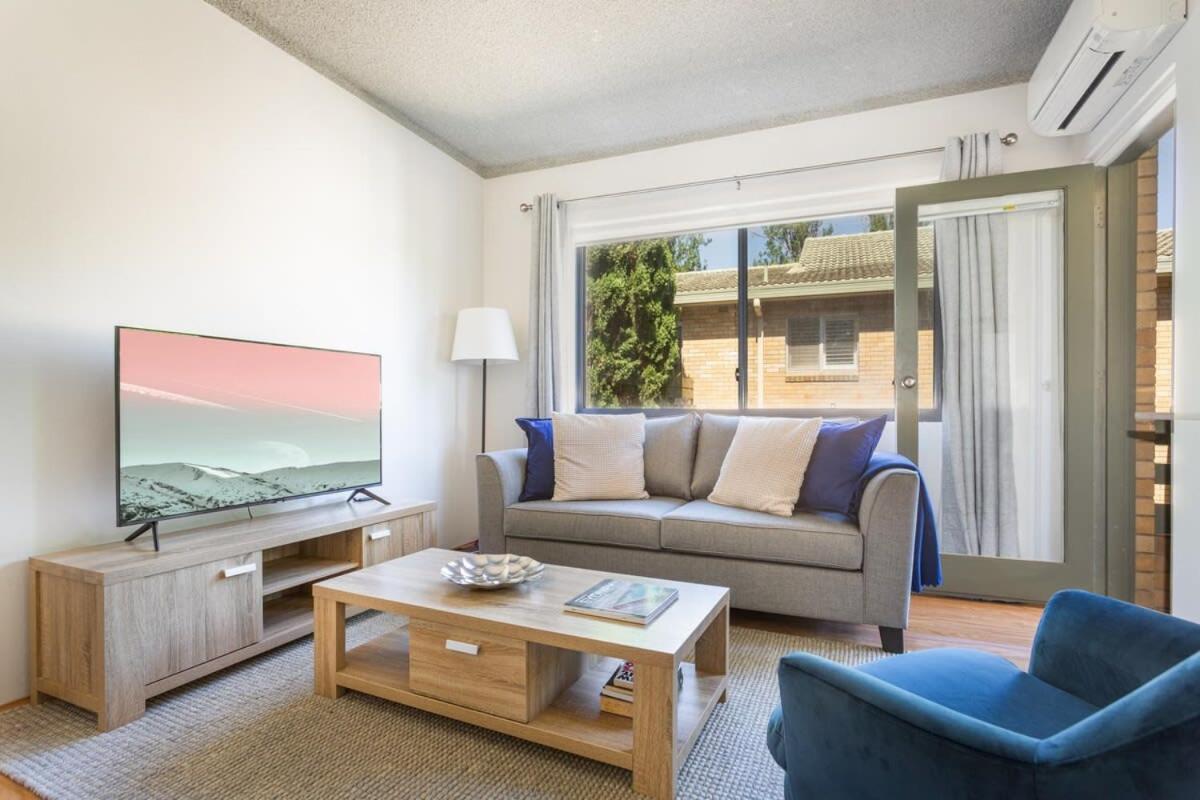 Unit With Balcony Backyard And Parking Near Shops Sydney
